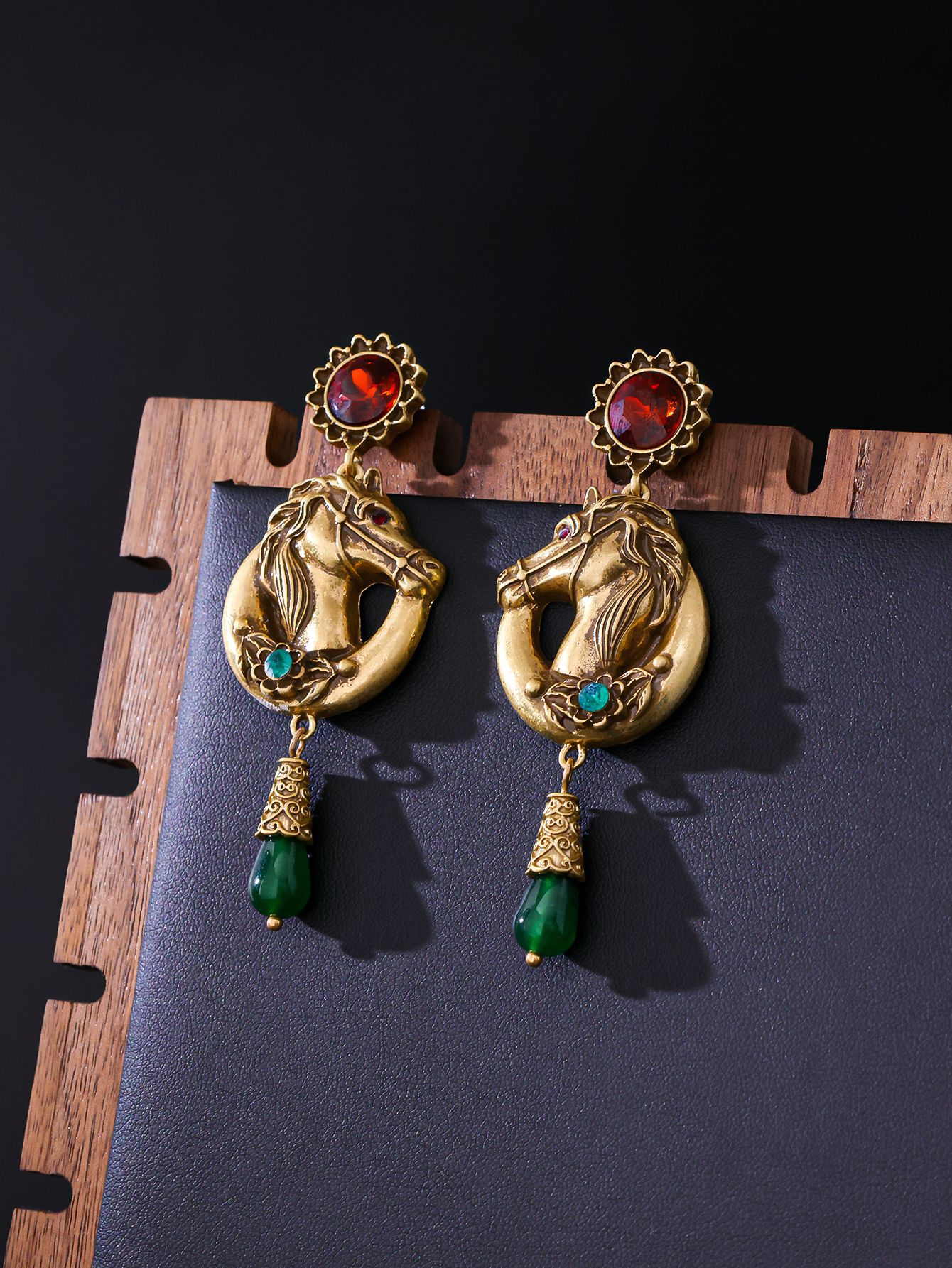 Retro Diamond-studded Elegant Horse Earrings